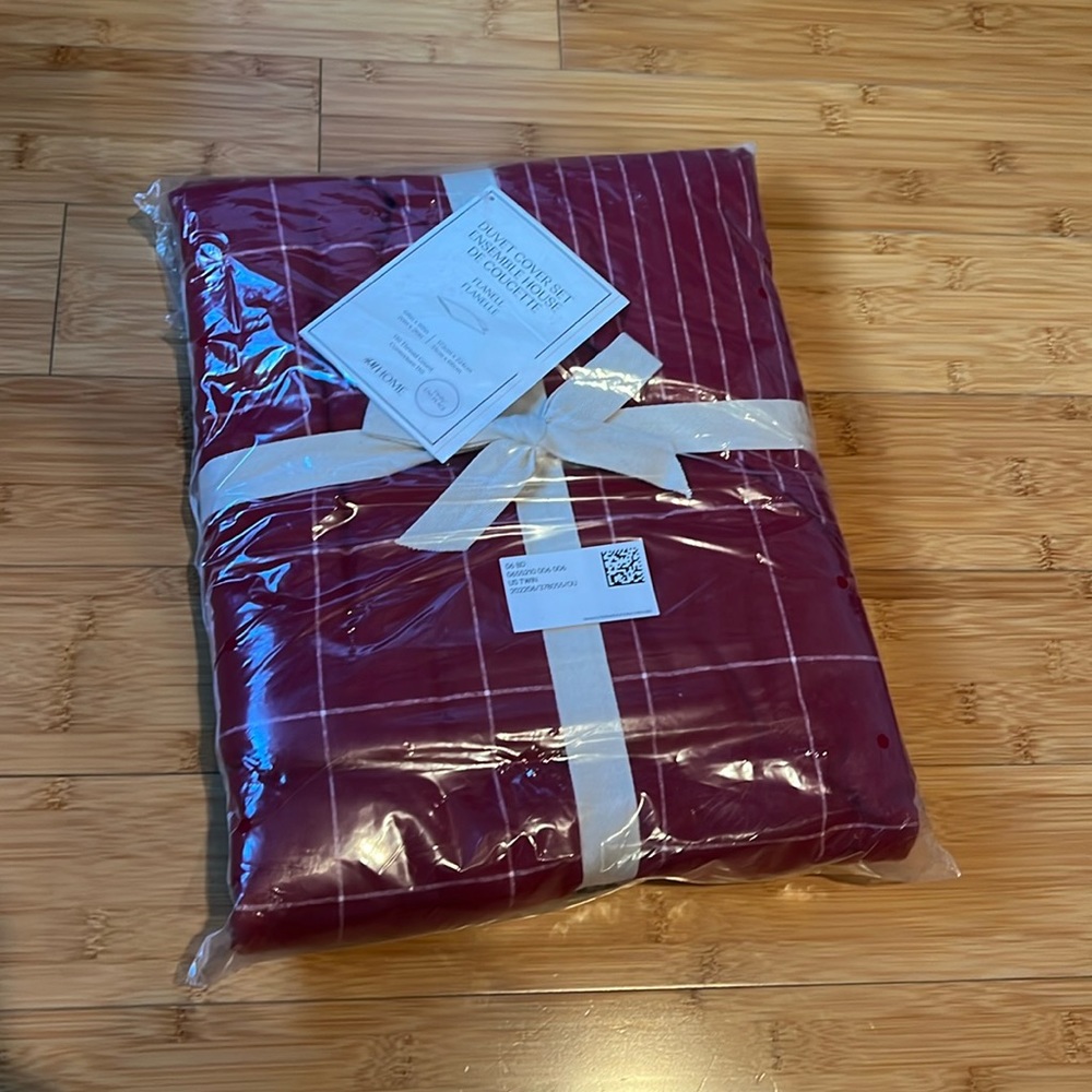 COPY - Brand new H&M twin duvet cover flannel dark red
